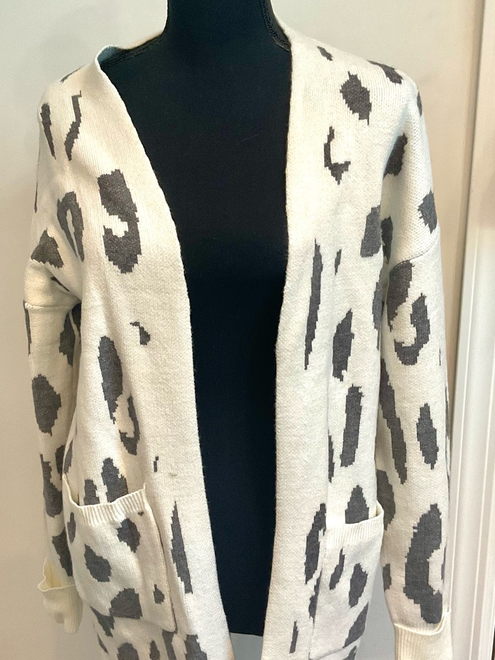 Women’s Open-Front Animal Print Cardigan Sweater - Cream & Gray